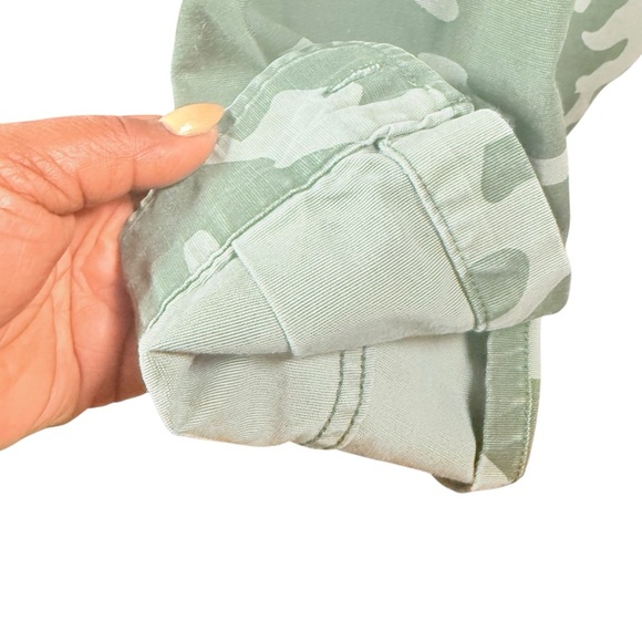 Free People Men’s XS Sage Green Camo Button-Up Denim Shirt - Picture 6 of 13